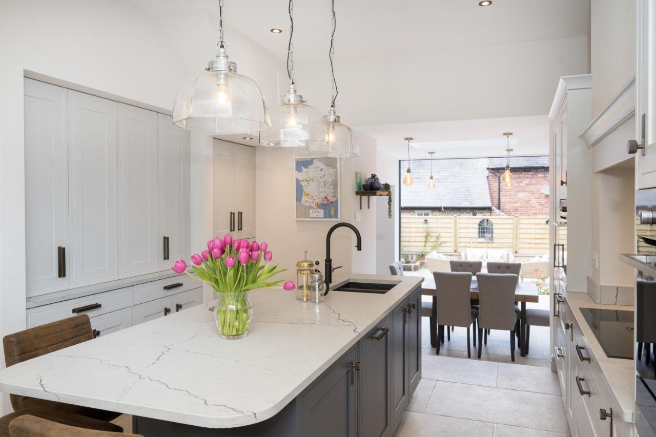 Apartment Townhouse By Serviced *